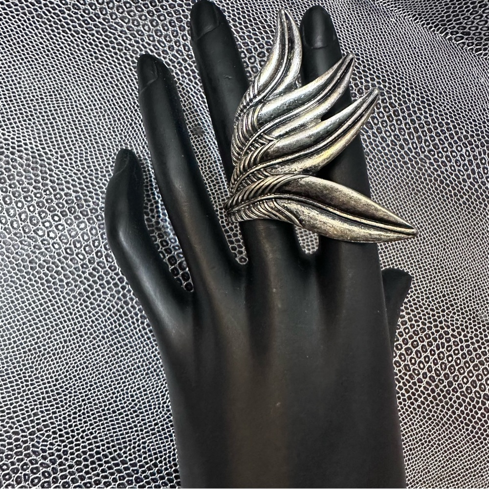Take flight ring costume jewelry size  5.5